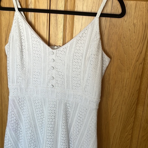 Le Chateau Lined Lace Dress - Picture 2 of 9